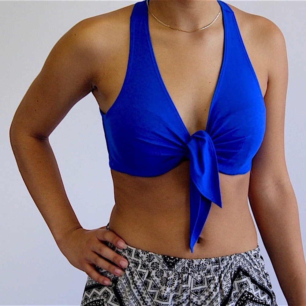 Byrka Raised back top knot blouse blue and striped